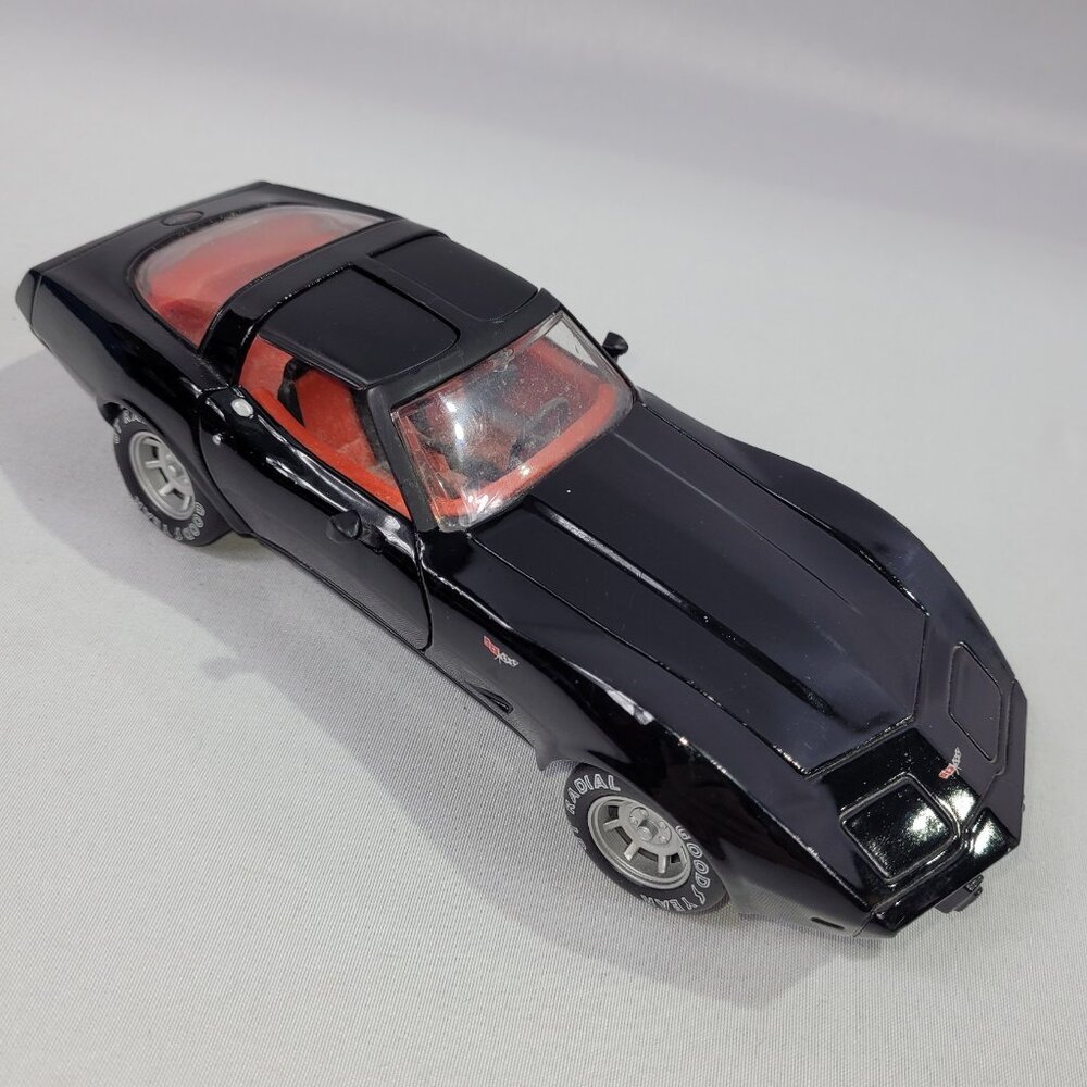 Motor Max 1979 Chevrolet Corvette 1:24 Scale Diecast Muscle Car